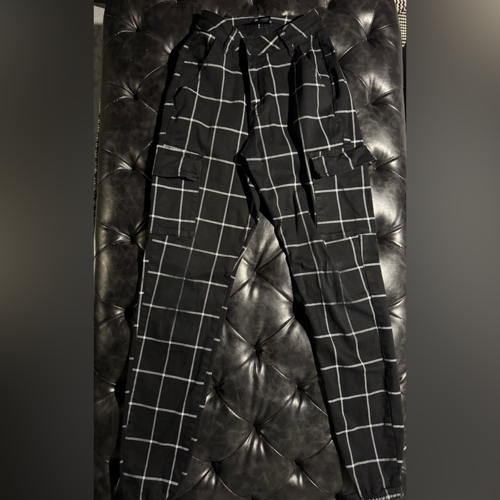 Hot Topic Black and White Grid Pattern Joggers